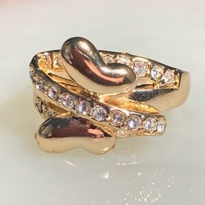 NWOT Butterfly Crystal Gold Tone Ring Size 7